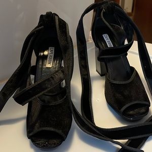 Cape Robbin Strappy Square heel Sandal Sz 8.5